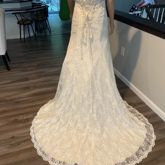 Wedding dress size 6 new with tags - Picture 9 of 15